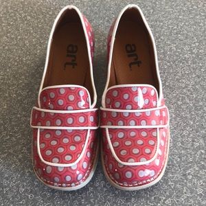 Womens size 7.5 Art shoes